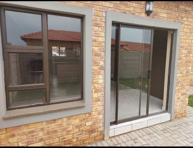 3 BEDROOM TOWNHOUSE FOR SALE IN RIVERSDALE